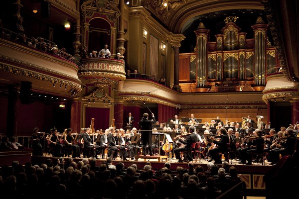 New Zealand Symphony Orchestra perform at Geneva's Victoria Hall